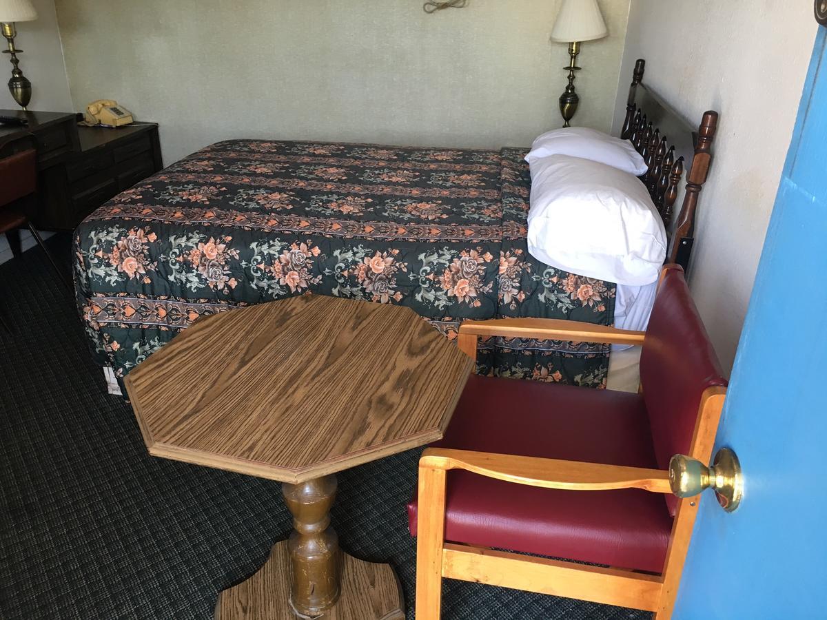 Skyliner Motel Stroud Exterior photo