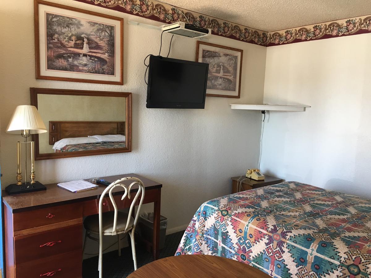 Skyliner Motel Stroud Exterior photo