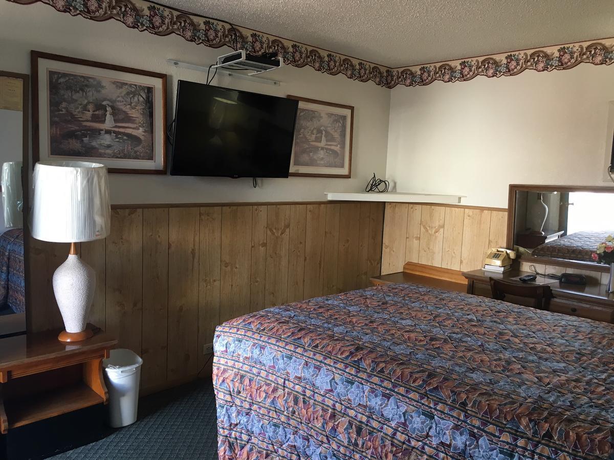 Skyliner Motel Stroud Exterior photo