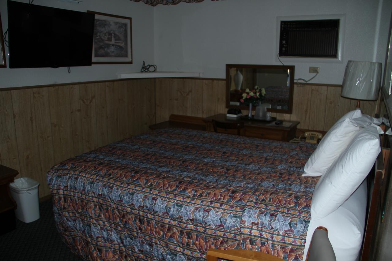 Skyliner Motel Stroud Exterior photo